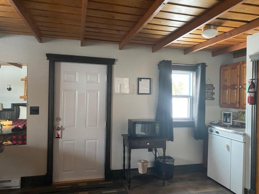 Auberge MicKy Inc Edmundston Exterior foto