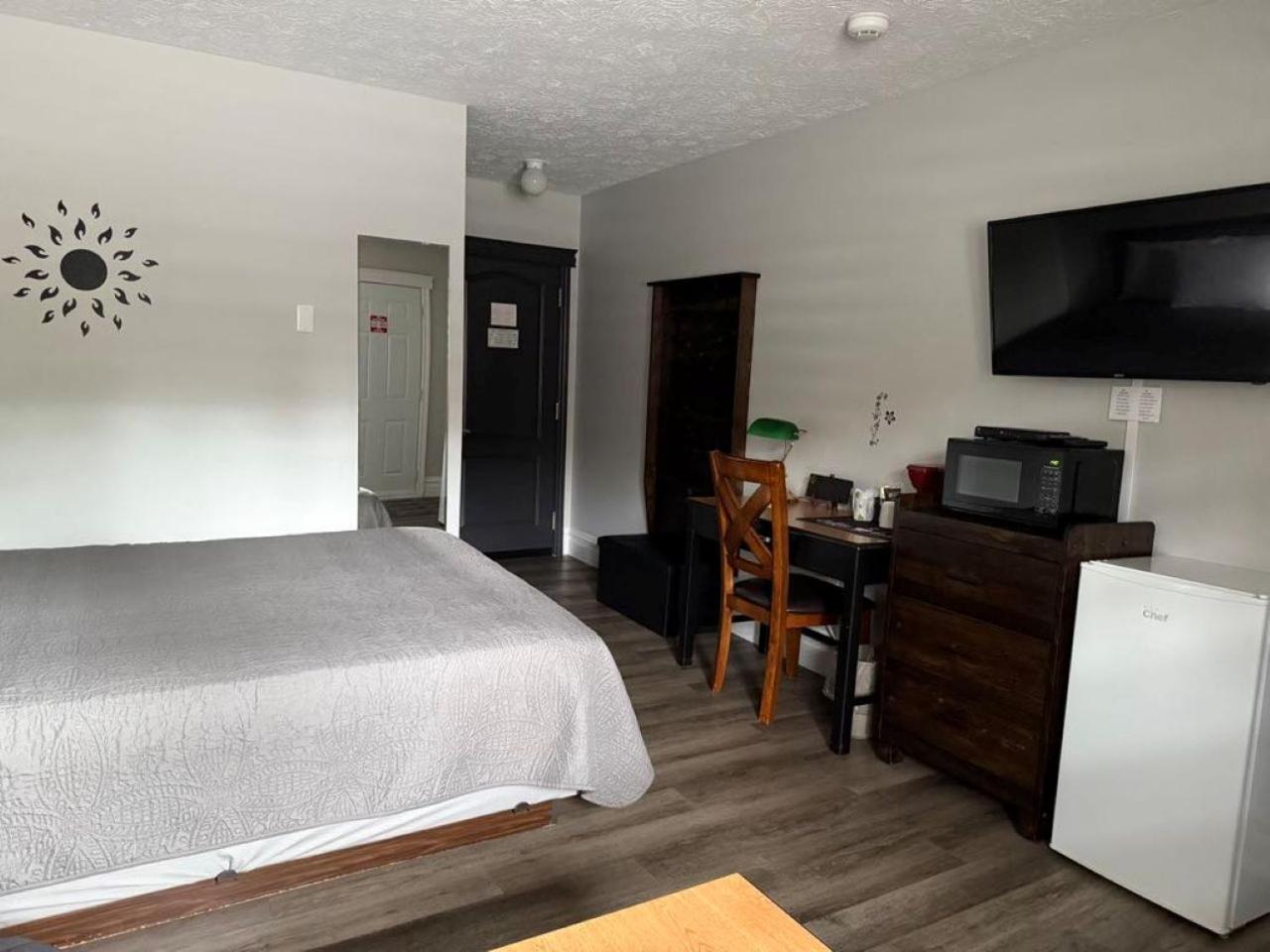 Auberge MicKy Inc Edmundston Exterior foto