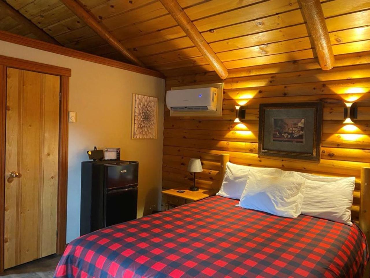 Auberge MicKy Inc Edmundston Exterior foto